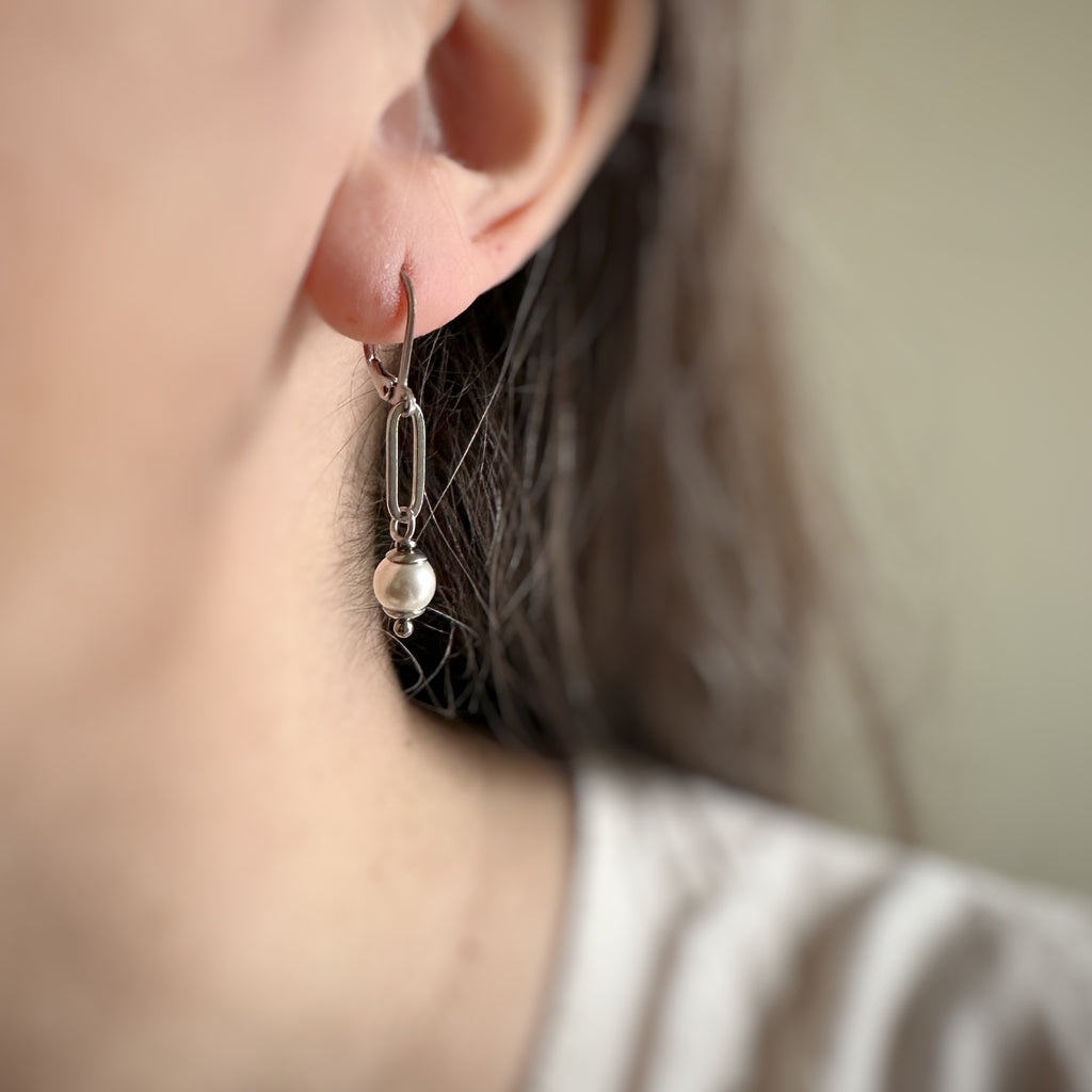 paperclip style chain link dangle earrings with 6mm round white crystal pearl on the end.
