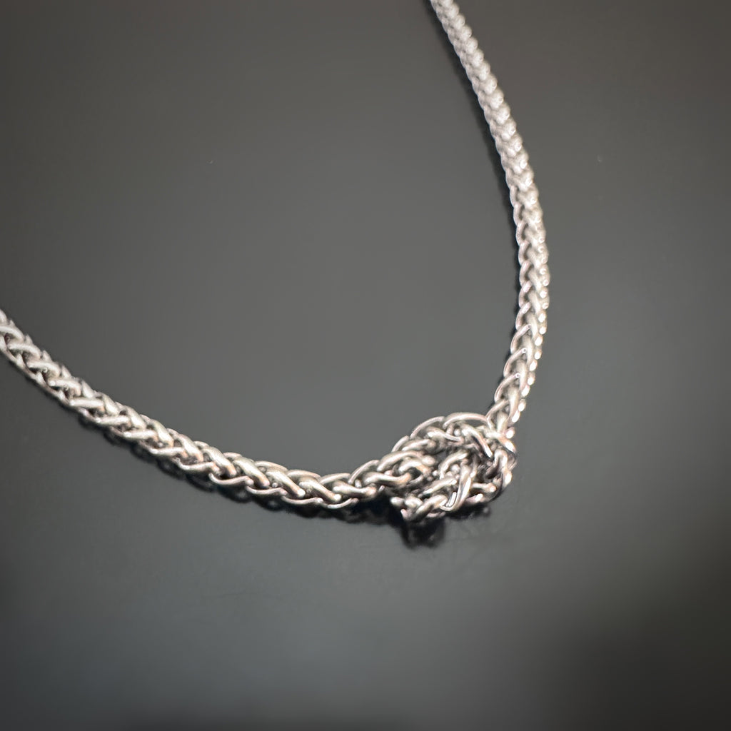 A wonderfully versatile and classic look, made with a silver tone, thick, wheat style chain made of 304 grade surgical steel. 