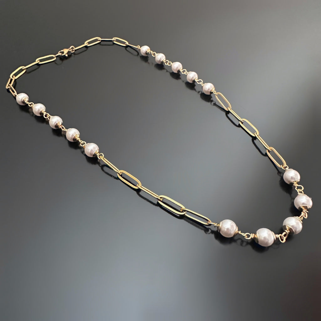 6mm white crystal pearls linked in groups of five interspersed within a gold tone paperclip style chain.