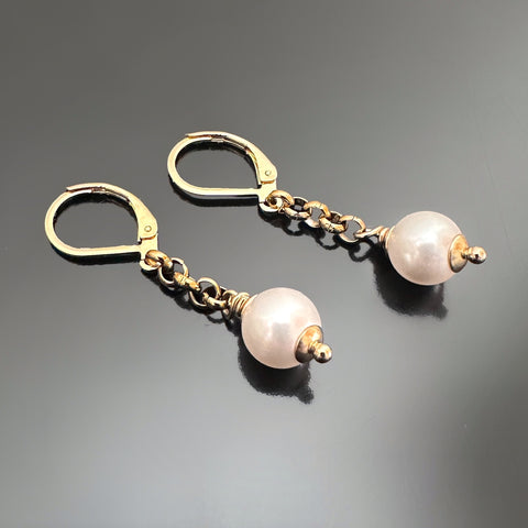 8mm white crystal pearls are stationed on a gold tone heavy rolo style chain.