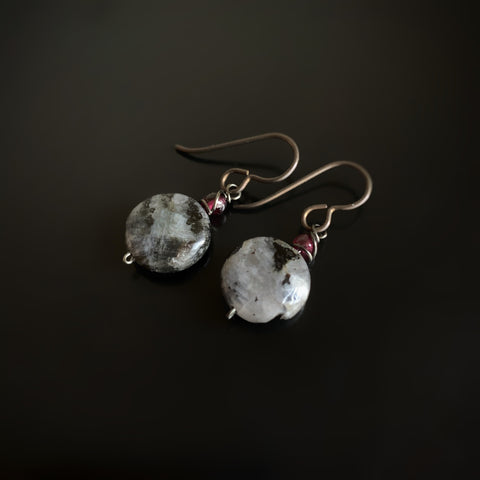 handmade hypoallergenic earrings with labradorite and garnet